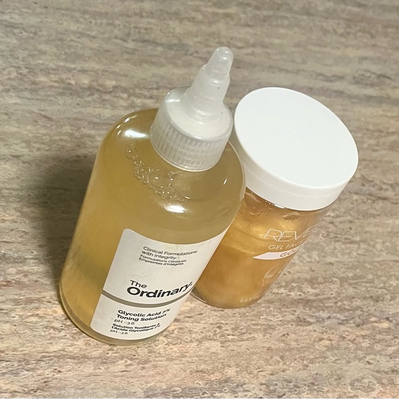 Bundle of Revele gold gel face mask and The Ordinary Glycolic acid toner - Picture 13 of 13